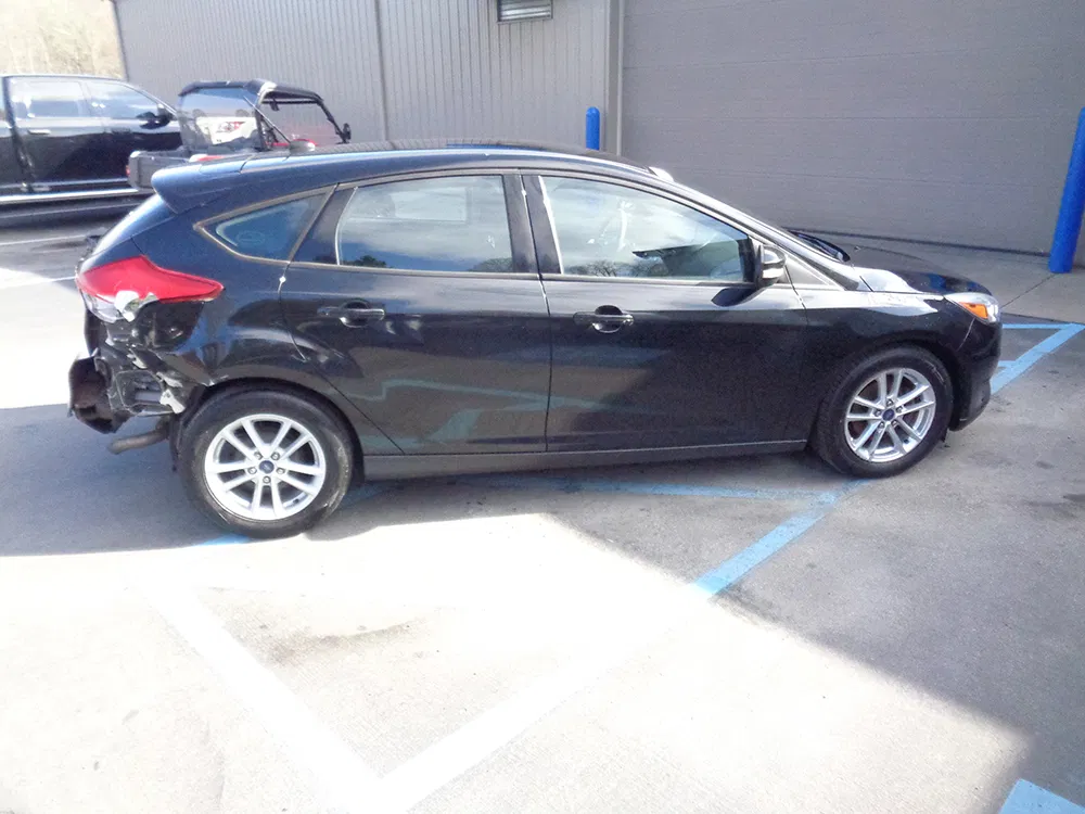 
								2015 Ford Focus SE full									