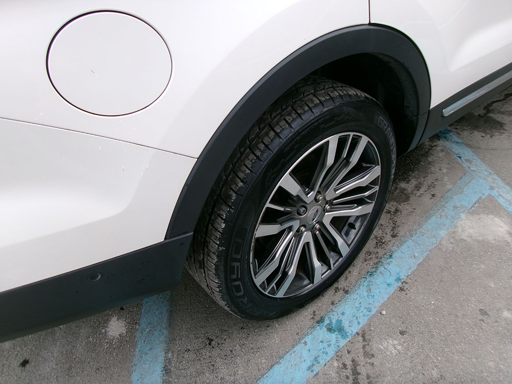 
								2017 Ford Explorer Platinum full									