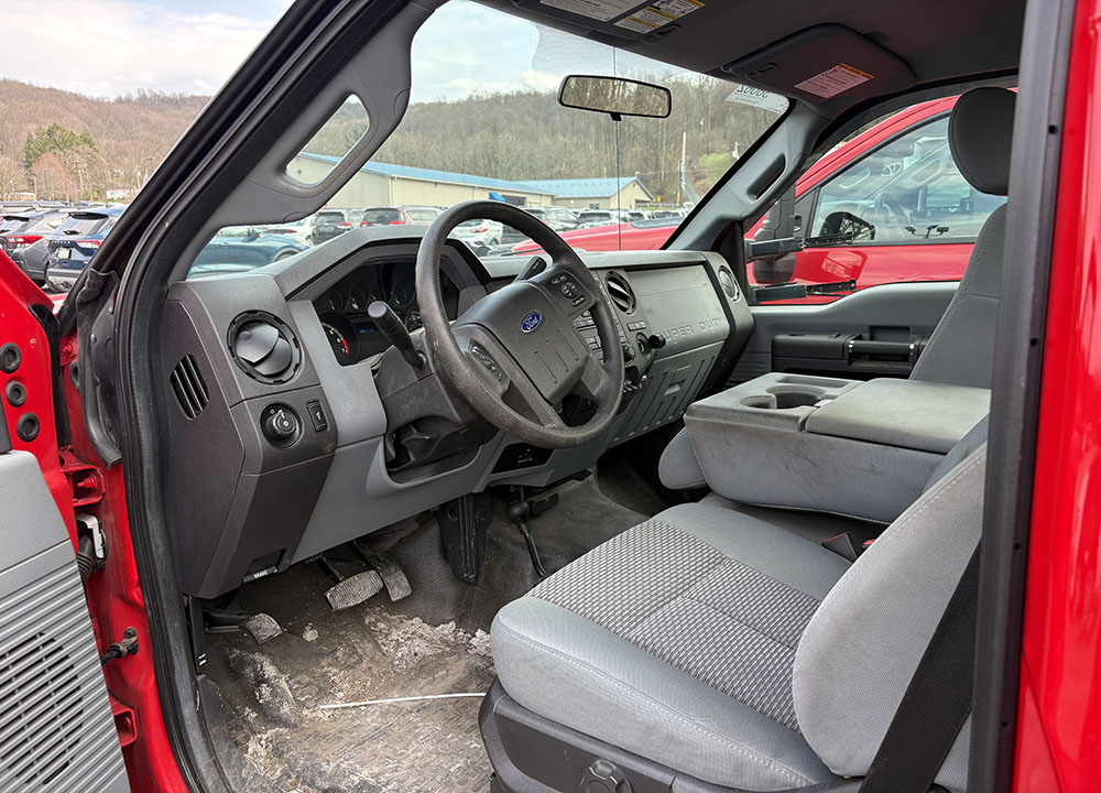 
								FORD F-250 SD REG CAB full									