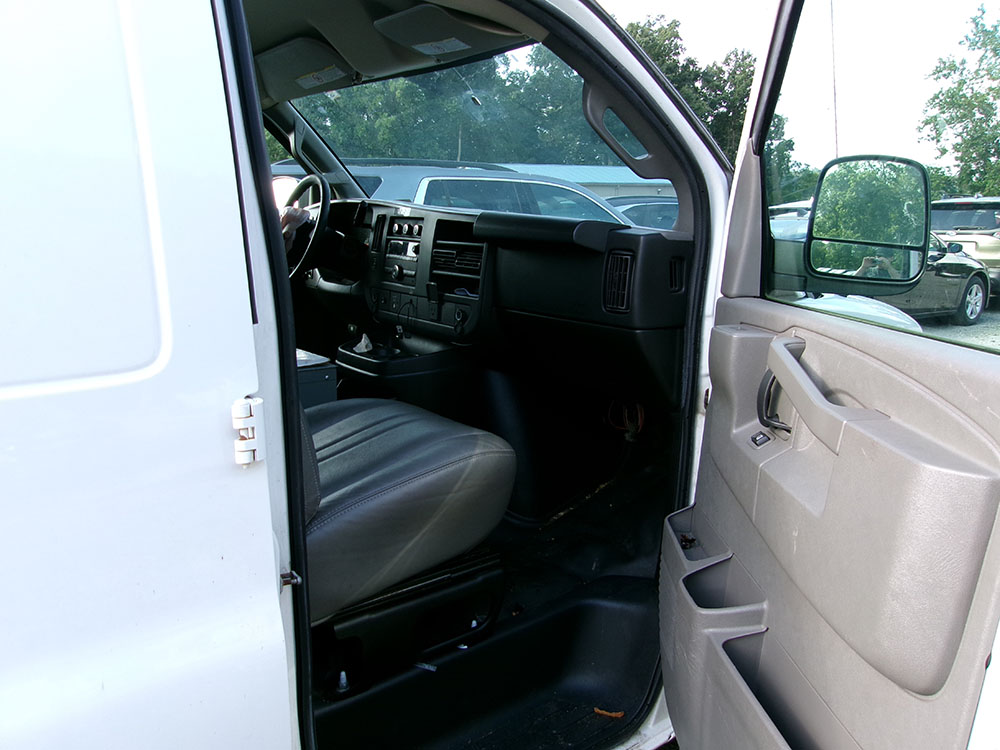 
								2017 Chevrolet Express 2500 full									