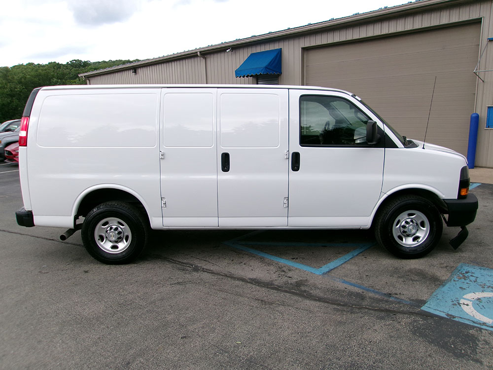 
								2021 Chevrolet Express 2500 full									