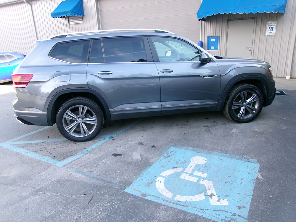 
								2019 Volkswagen Atlas SE R-Line full									