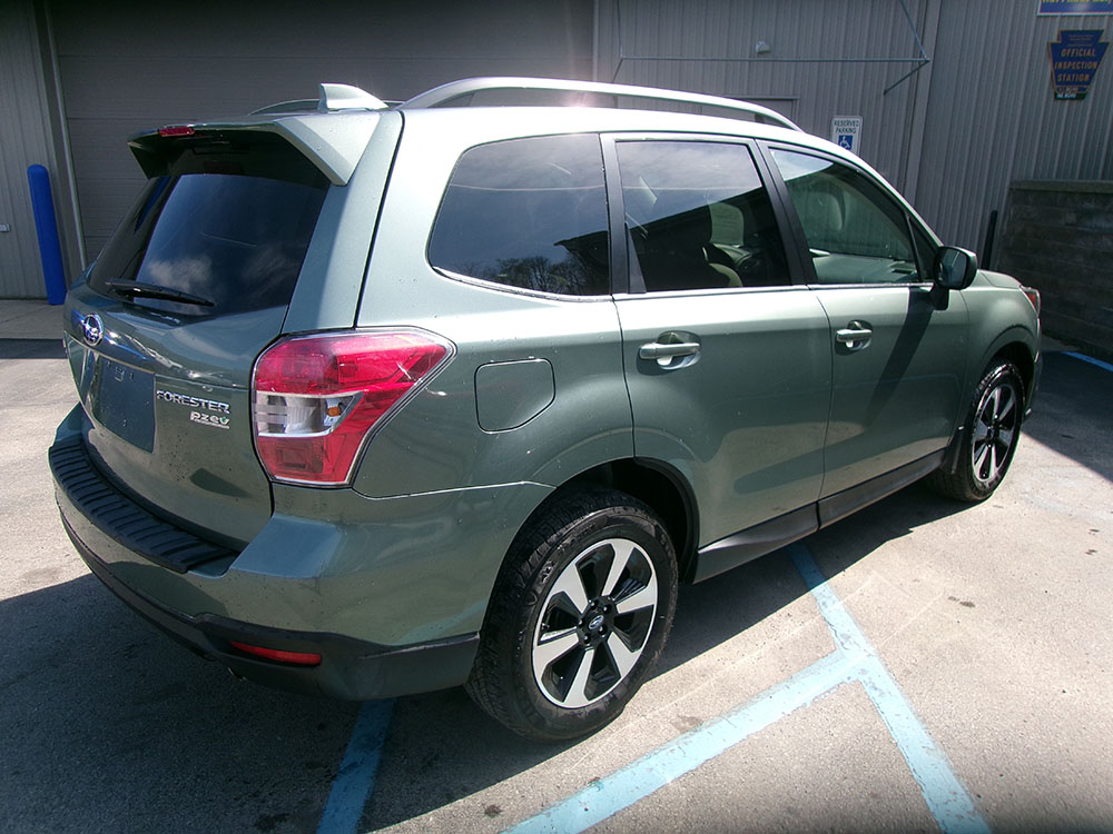 
								SUBARU FORESTER PREMIUM full									