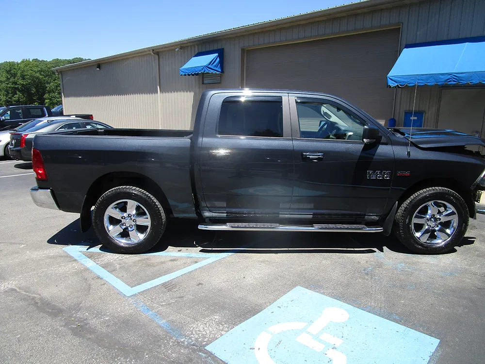 
								2017 RAM 1500 SLT Crew Cab full									