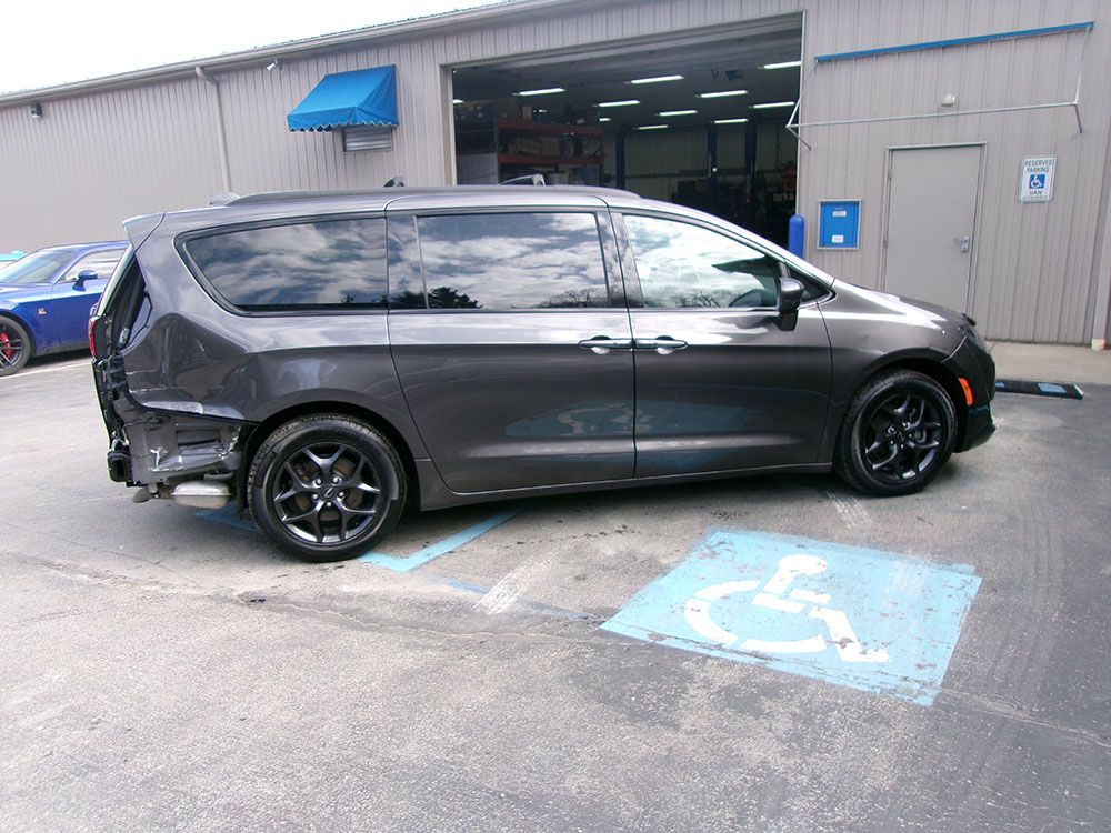 
								CHRYSLER PACIFICA TOURING PLUS full									