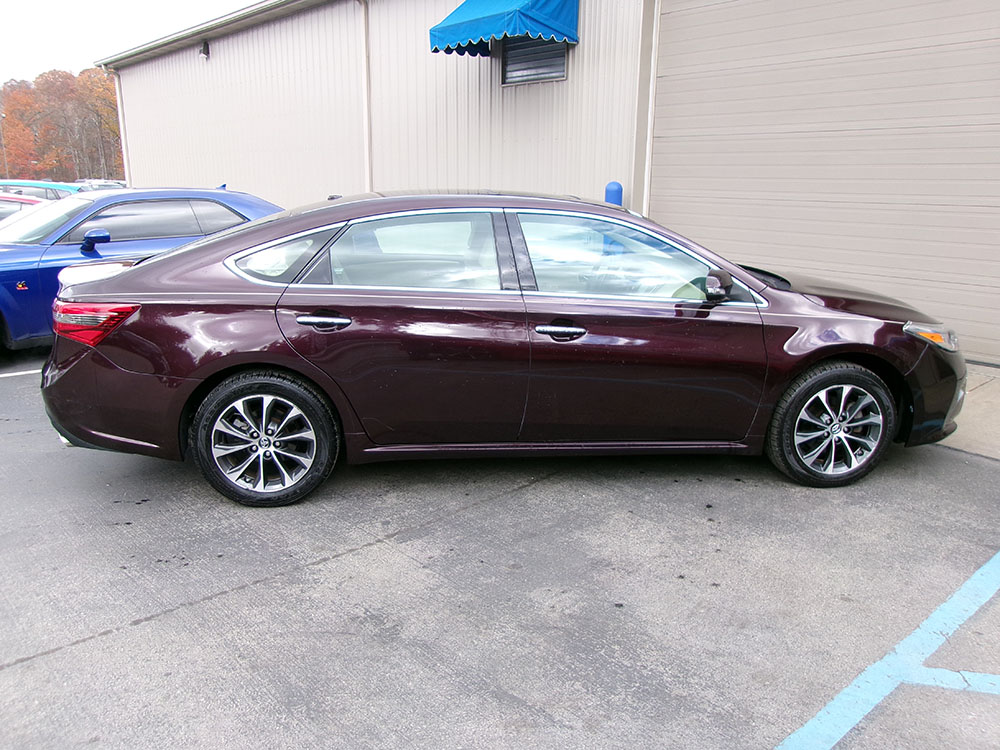 
								2017 Toyota Avalon XLE full									