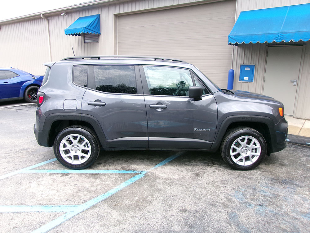 
								JEEP RENEGADE LATITUDE full									