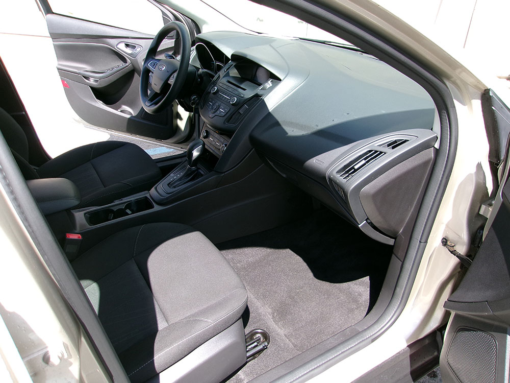 
								2017 Ford Focus SE full									