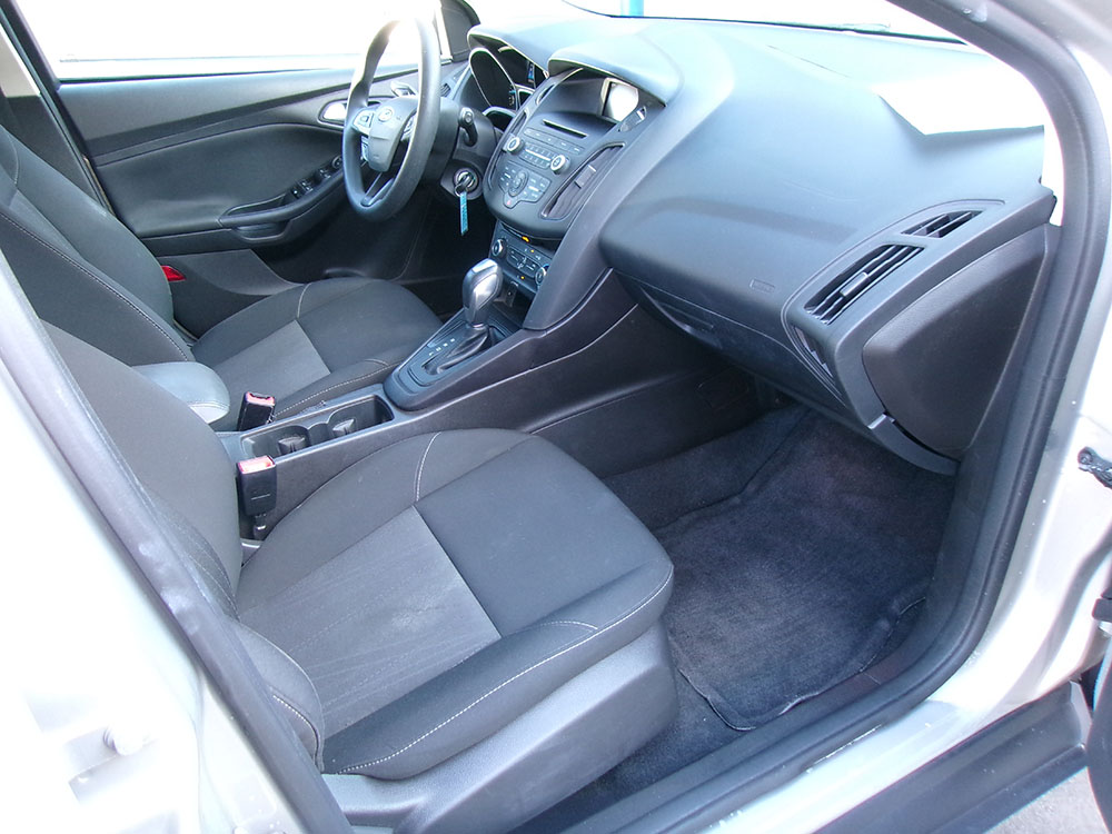 
								2016 Ford Focus SE full									