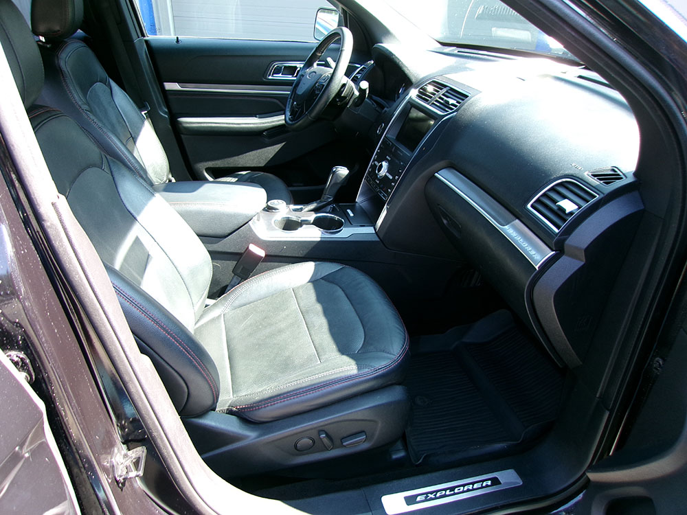 
								2019 Ford Explorer Sport full									