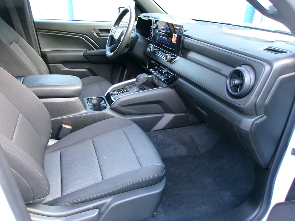 
								2024 Chevrolet Colorado W/T Crew Cab full									