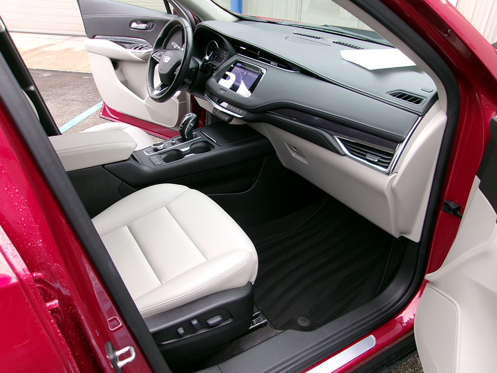 
								CADILLAC XT4 LUXURY full									