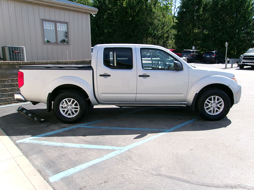 
								NISSAN FRONTIER SV CREW CAB full									