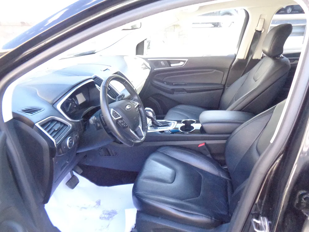 
								2015 Ford Edge Titanium full									
