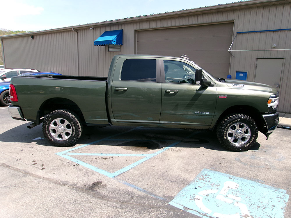
								RAM 2500 BIGHORN CREW CAB full									