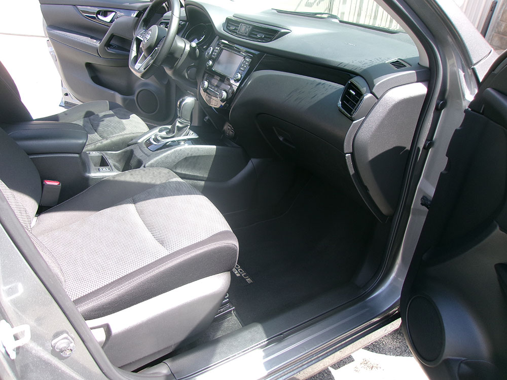
								NISSAN ROGUE SPORT full									
