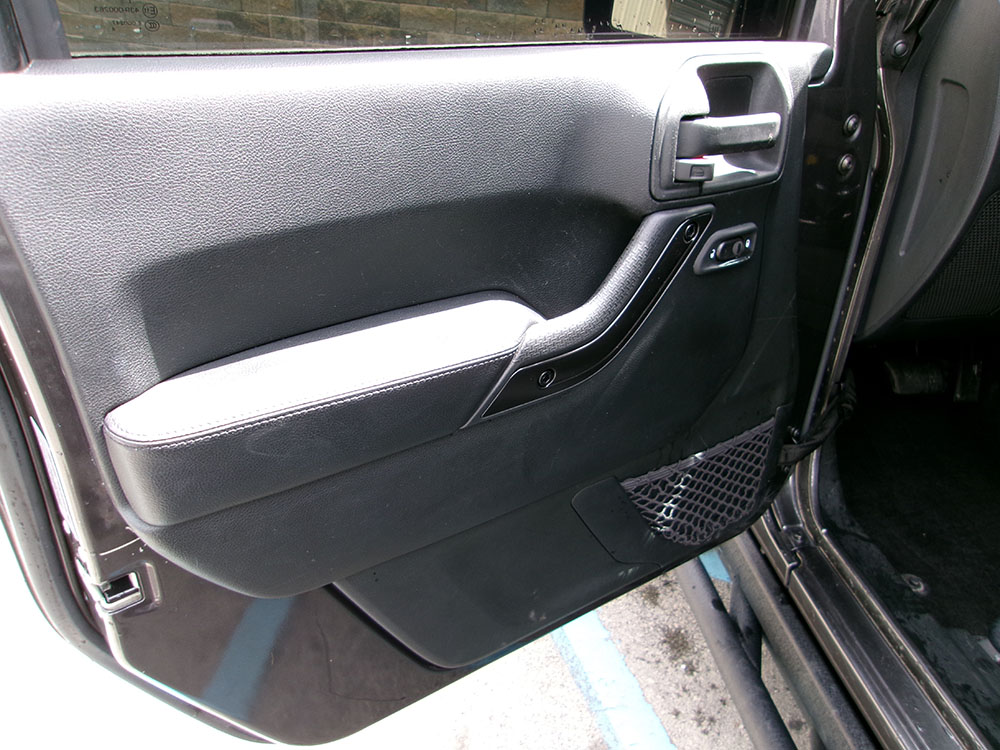
								2017 Jeep Wrangler Unlimited Sahara full									