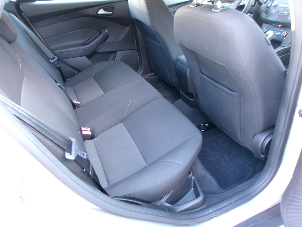 
								2016 Ford Focus SE full									