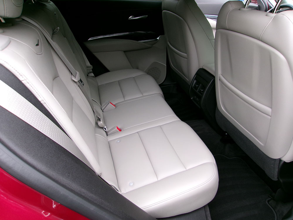 
								CADILLAC XT4 LUXURY full									