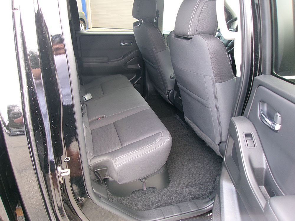 
								NISSAN FRONTIER SV CREW CAB full									