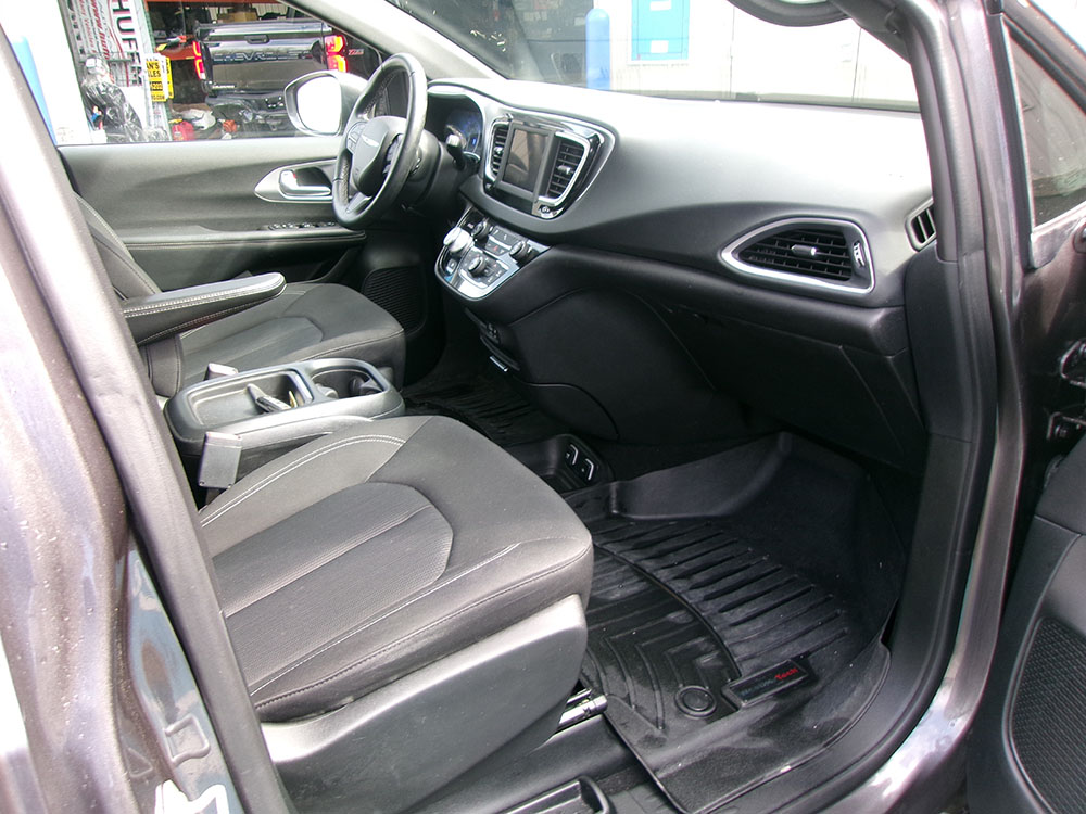 
								CHRYSLER PACIFICA TOURING PLUS full									