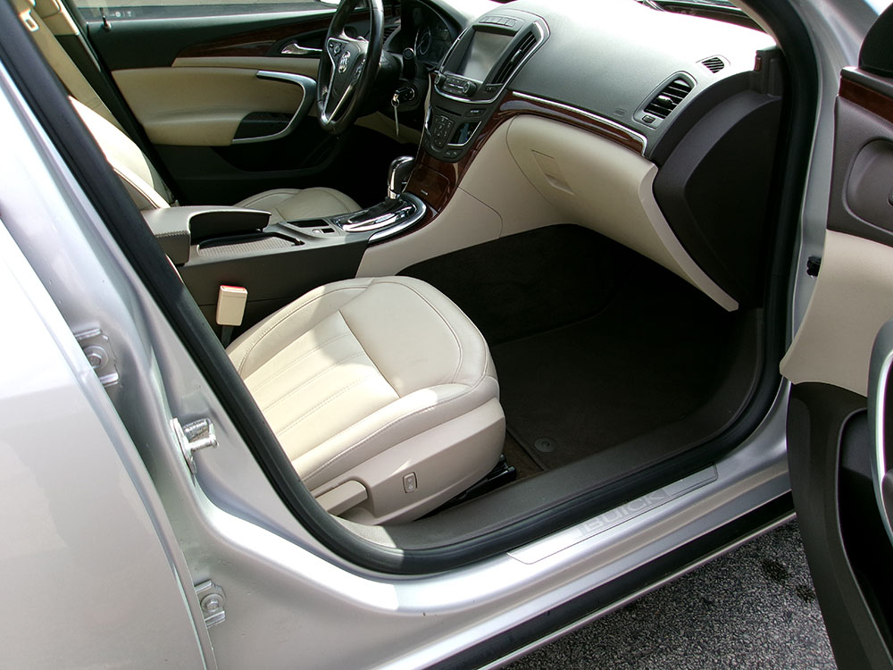 
								2017 Buick Regal full									