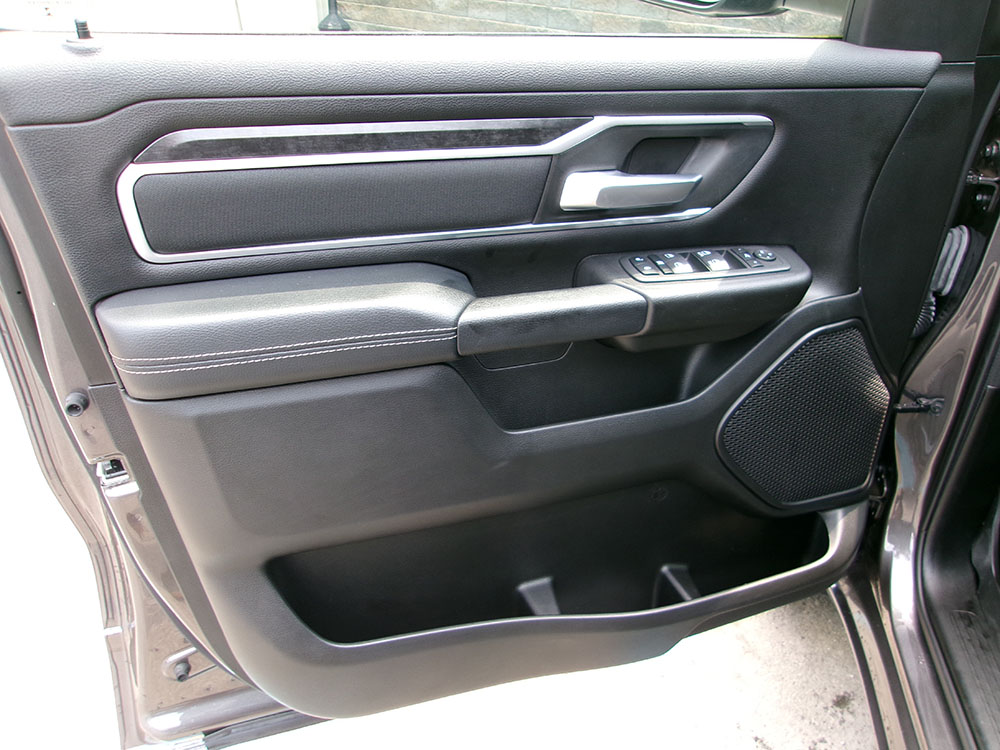 
								2023 RAM 1500 Big Horn Crew Cab full									