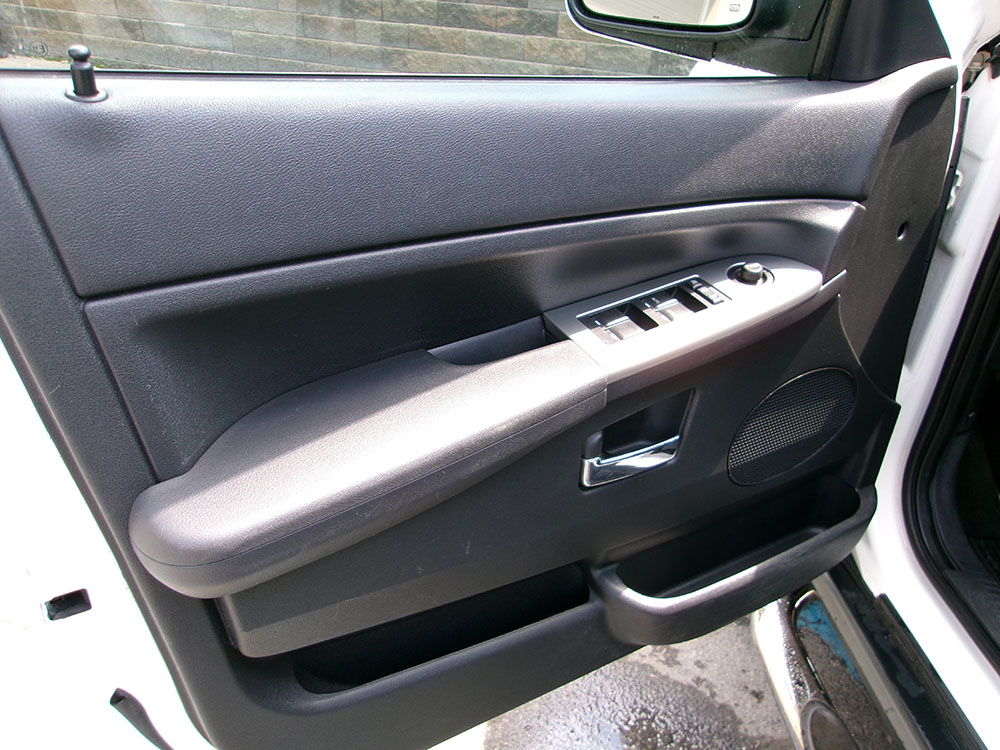 
								JEEP GRAND CHEROKEE LAREDO full									