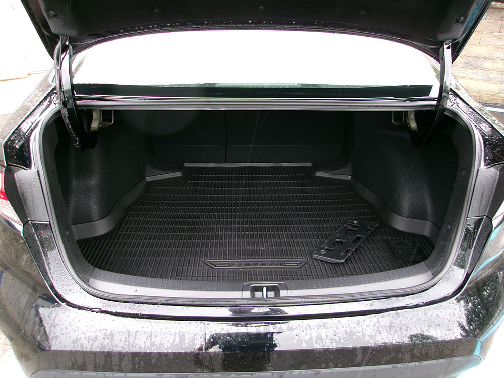 
								2024 Toyota Corolla LE full									