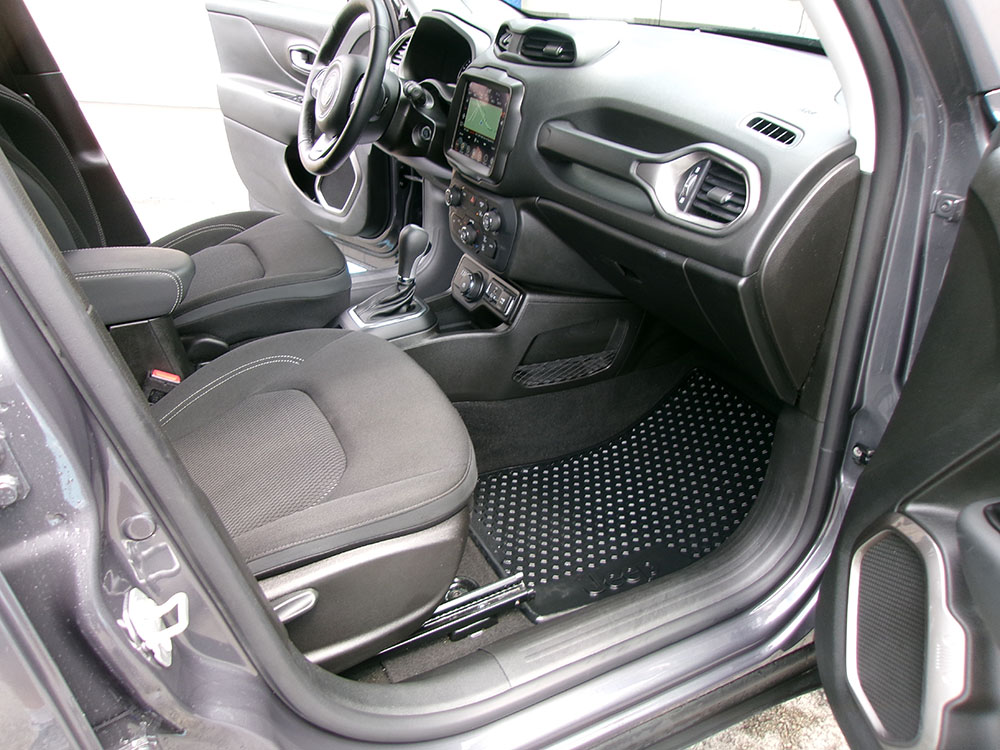 
								JEEP RENEGADE LATITUDE full									