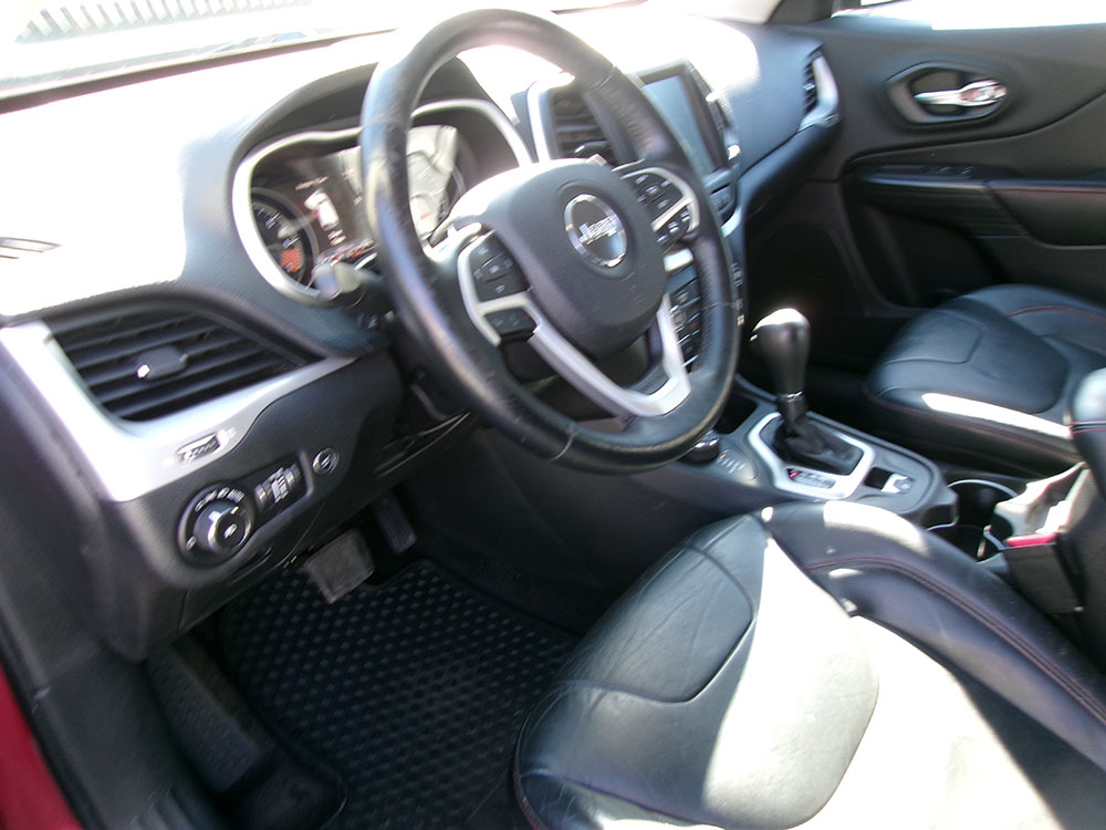 
								2015 Jeep Cherokee Trailhawk full									