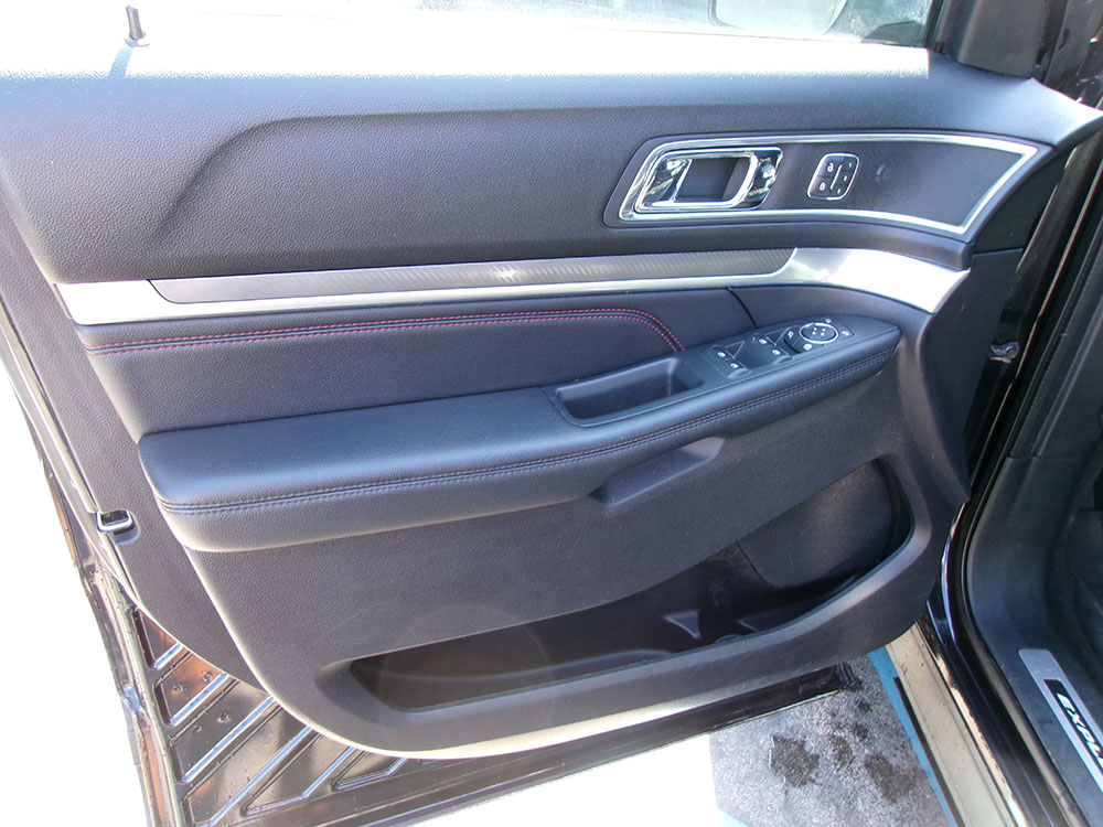 
								2019 Ford Explorer Sport full									