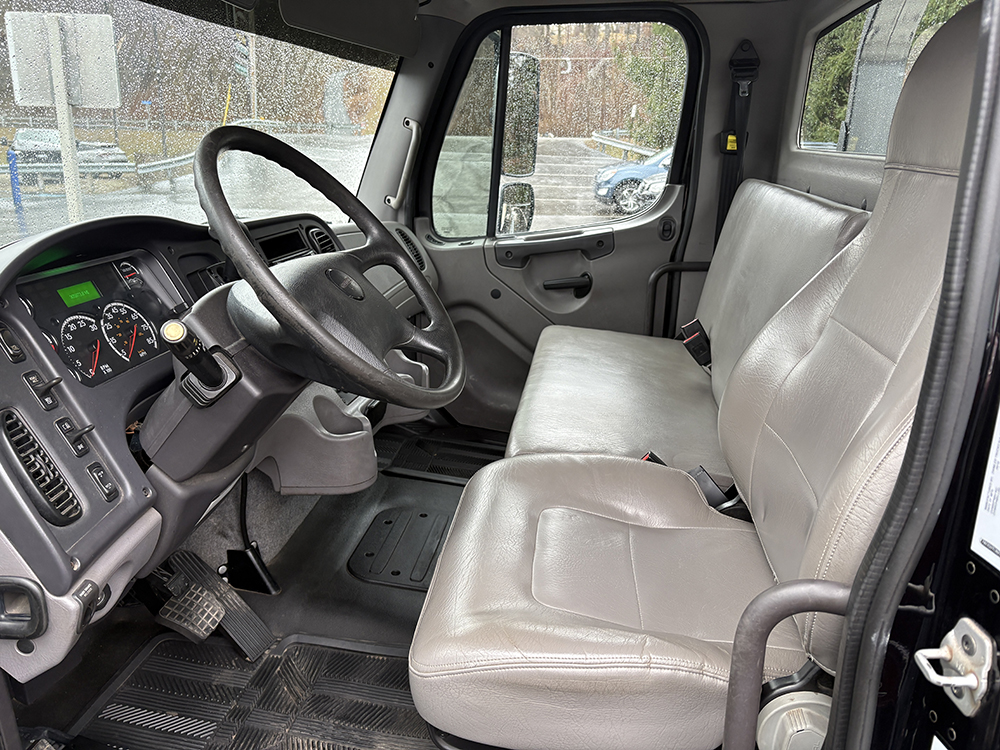 
								FREIGHTLINER M2-106 ROLLBACK full									