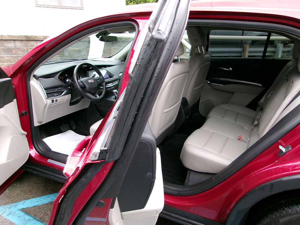 
								CADILLAC XT4 LUXURY full									