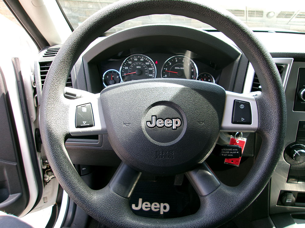 
								JEEP GRAND CHEROKEE LAREDO full									