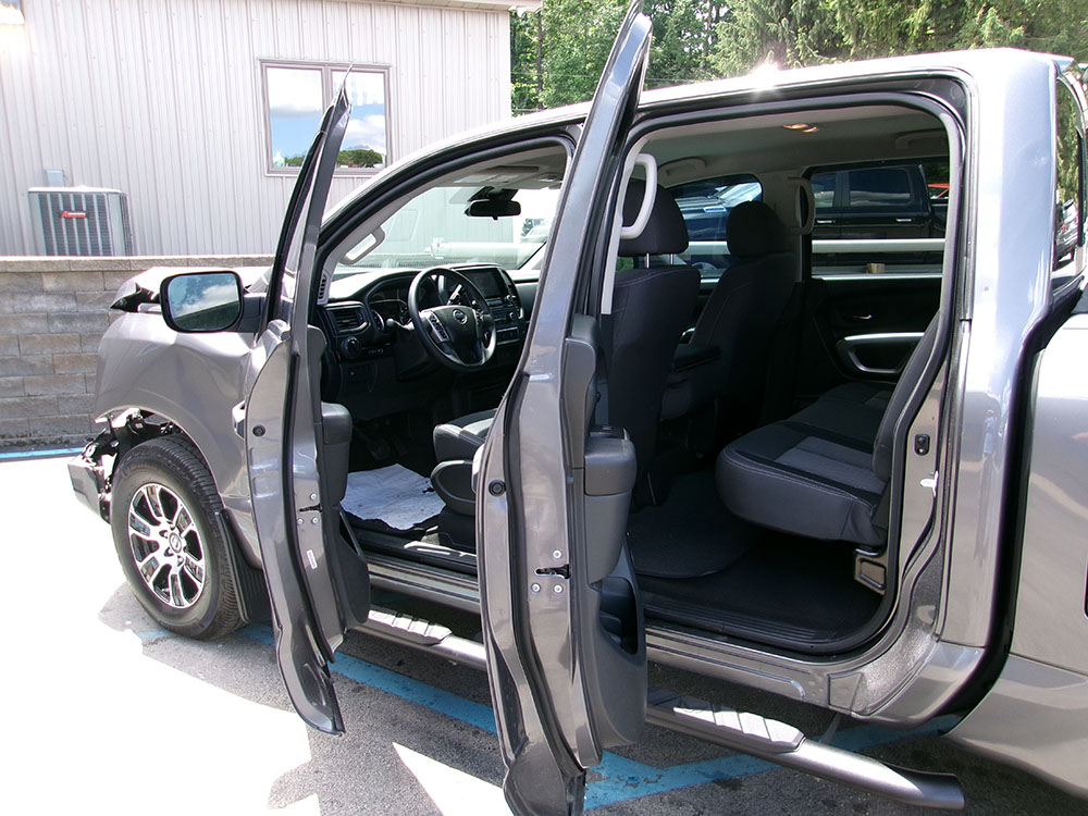 
								2022 Nissan Titan SV Crew Cab full									