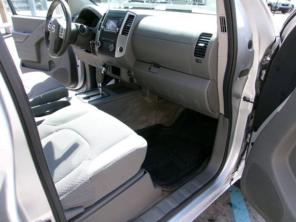 
								NISSAN FRONTIER SV CREW CAB full									