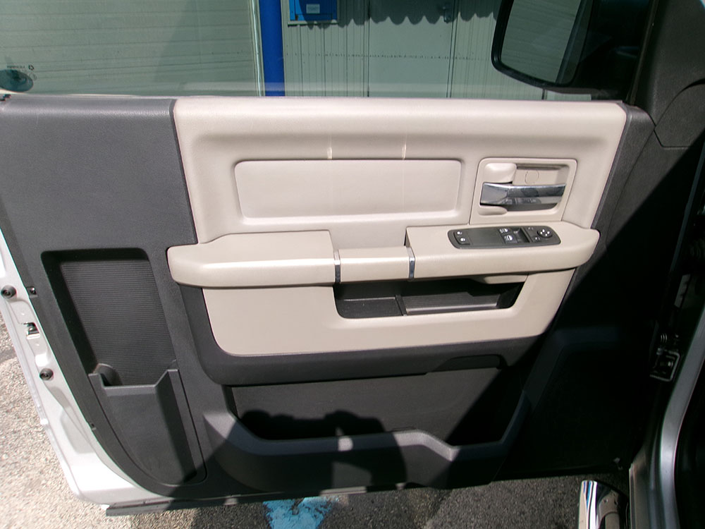 
								2012 RAM 1500 SLT Reg Cab full									