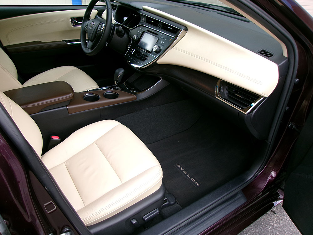 
								2017 Toyota Avalon XLE full									