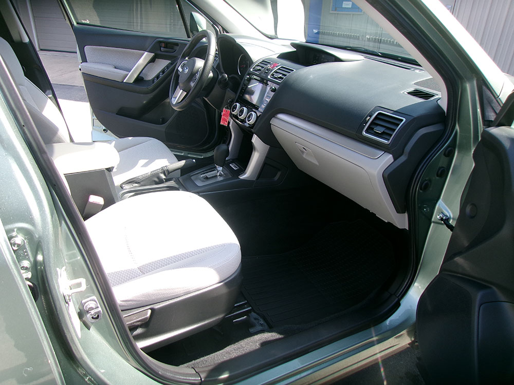 
								SUBARU FORESTER PREMIUM full									