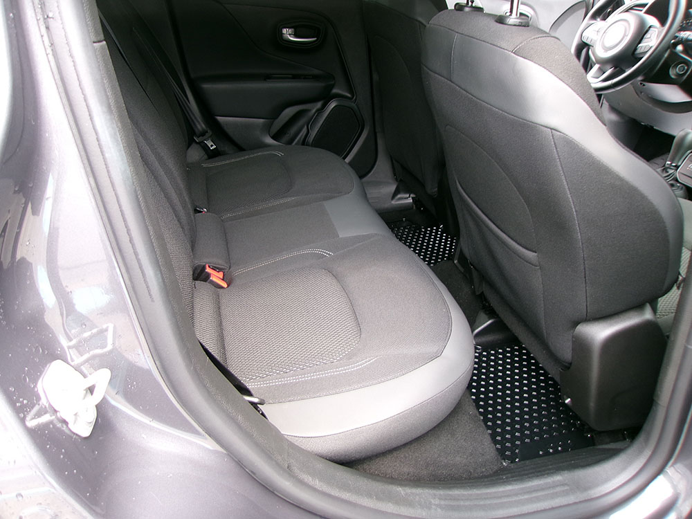 
								JEEP RENEGADE LATITUDE full									