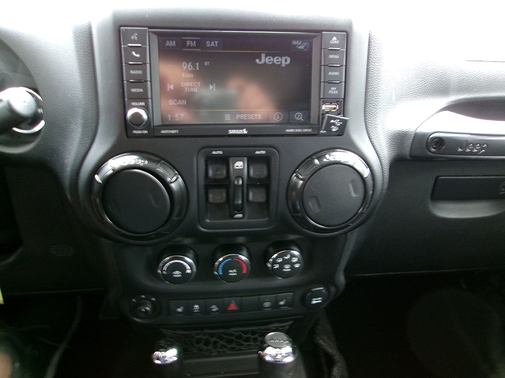 
								2017 Jeep Wrangler Unlimited Sahara full									