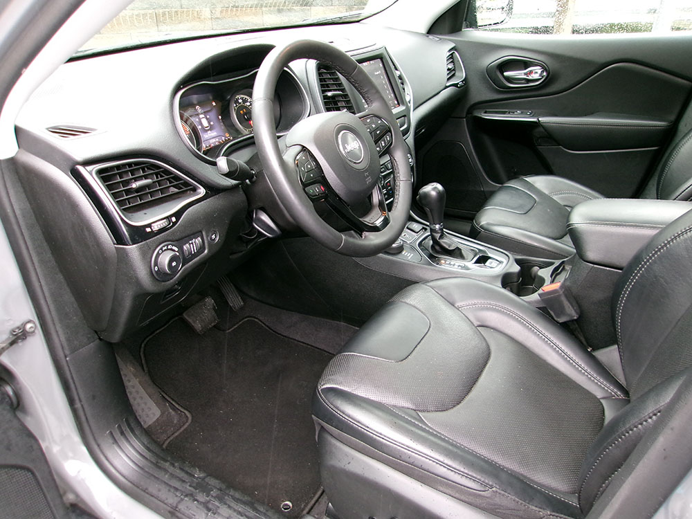 
								2023 Jeep Cherokee Altitude Luxury full									