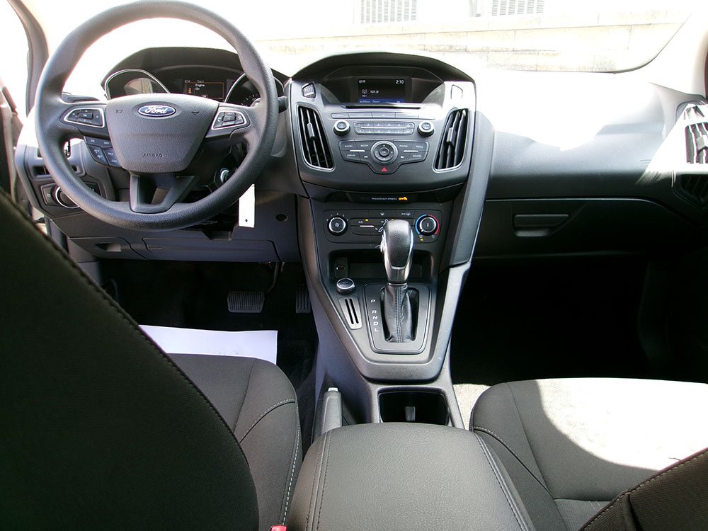 
								2017 Ford Focus SE full									