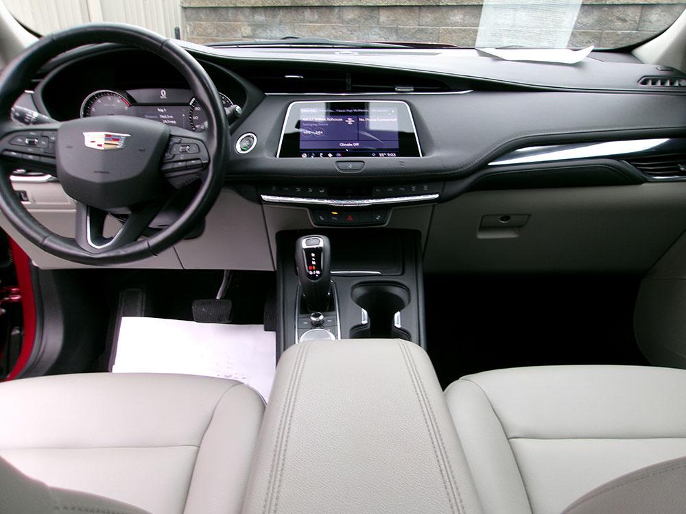 
								CADILLAC XT4 LUXURY full									