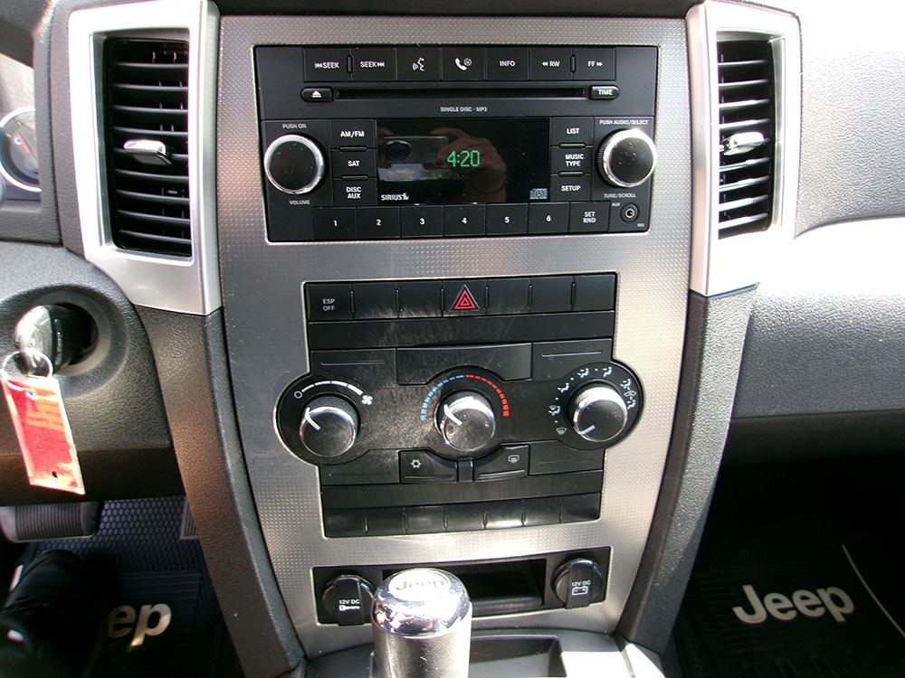 
								JEEP GRAND CHEROKEE LAREDO full									