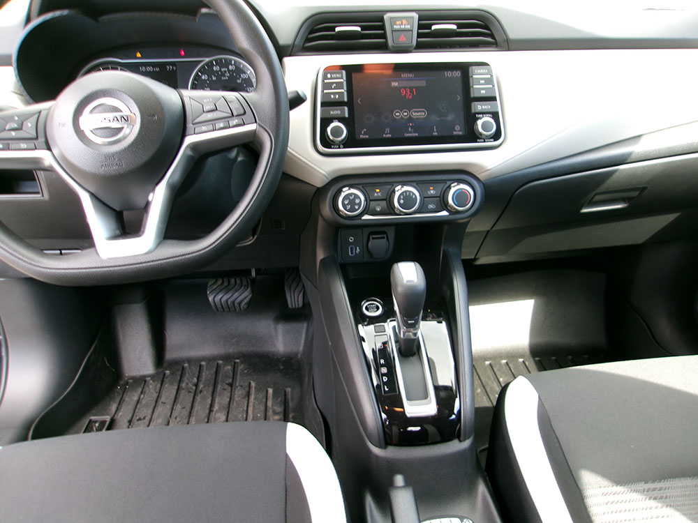 
								2021 Nissan Versa SV full									