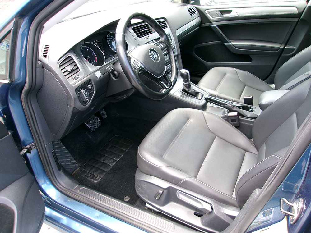
								2015 Volkswagen Golf TDI SE full									