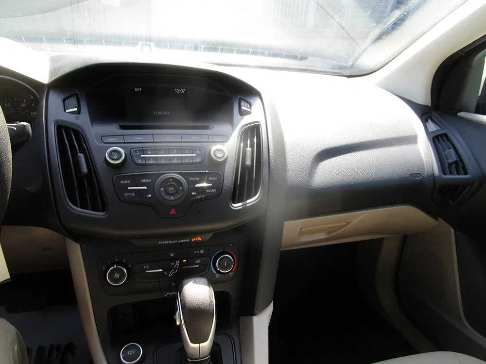 
								2017 Ford Focus SE full									