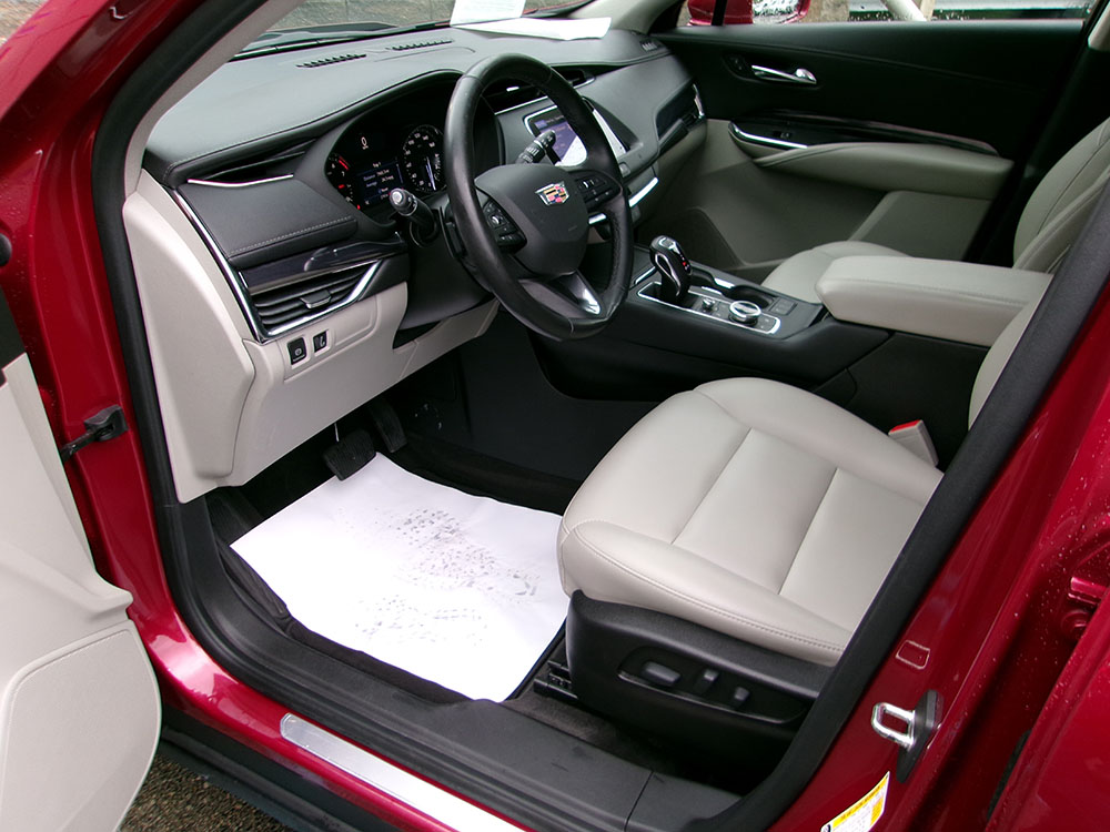 
								CADILLAC XT4 LUXURY full									
